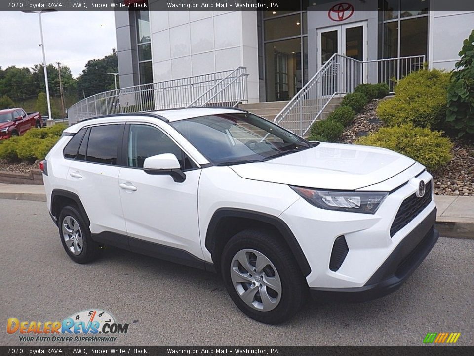 Front 3/4 View of 2020 Toyota RAV4 LE AWD Photo #1