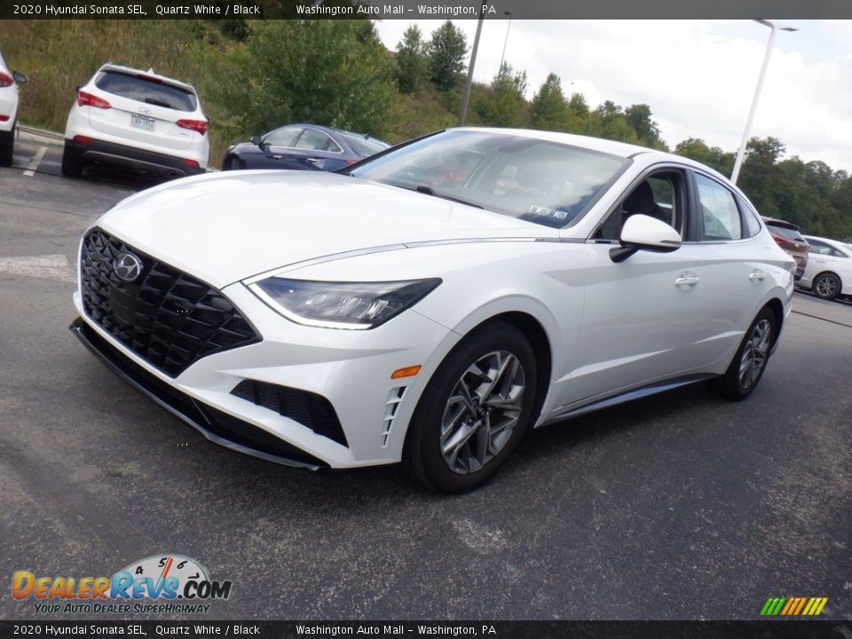 Front 3/4 View of 2020 Hyundai Sonata SEL Photo #4