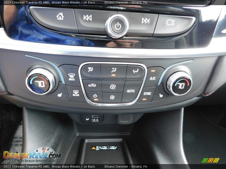 Controls of 2023 Chevrolet Traverse RS AWD Photo #35