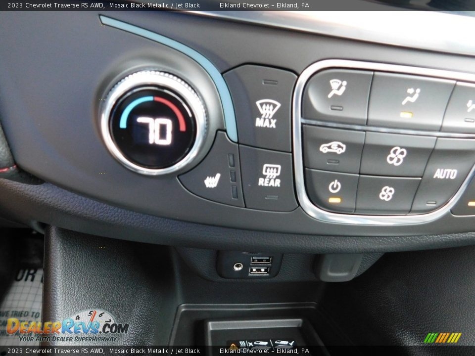 Controls of 2023 Chevrolet Traverse RS AWD Photo #36