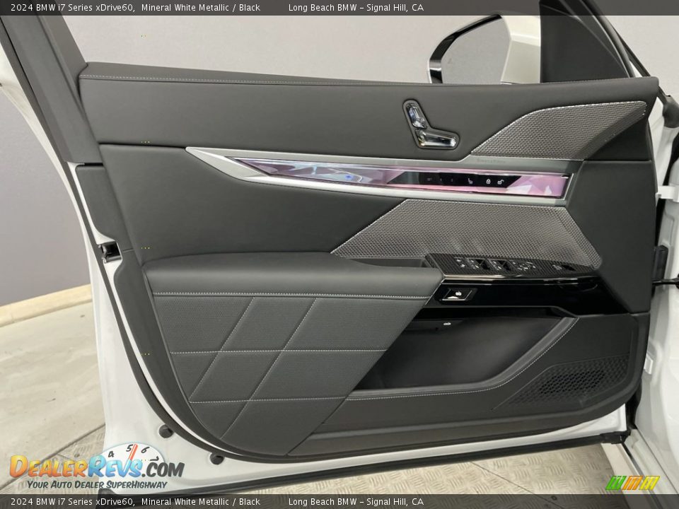 Door Panel of 2024 BMW i7 Series xDrive60 Photo #10