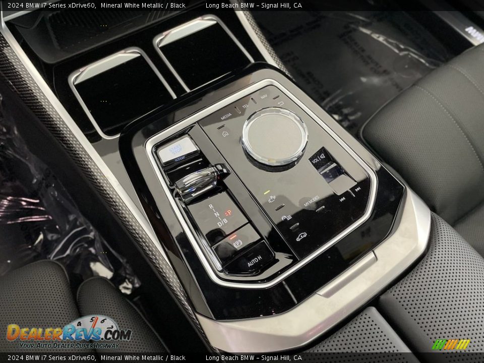 2024 BMW i7 Series xDrive60 Mineral White Metallic / Black Photo #22