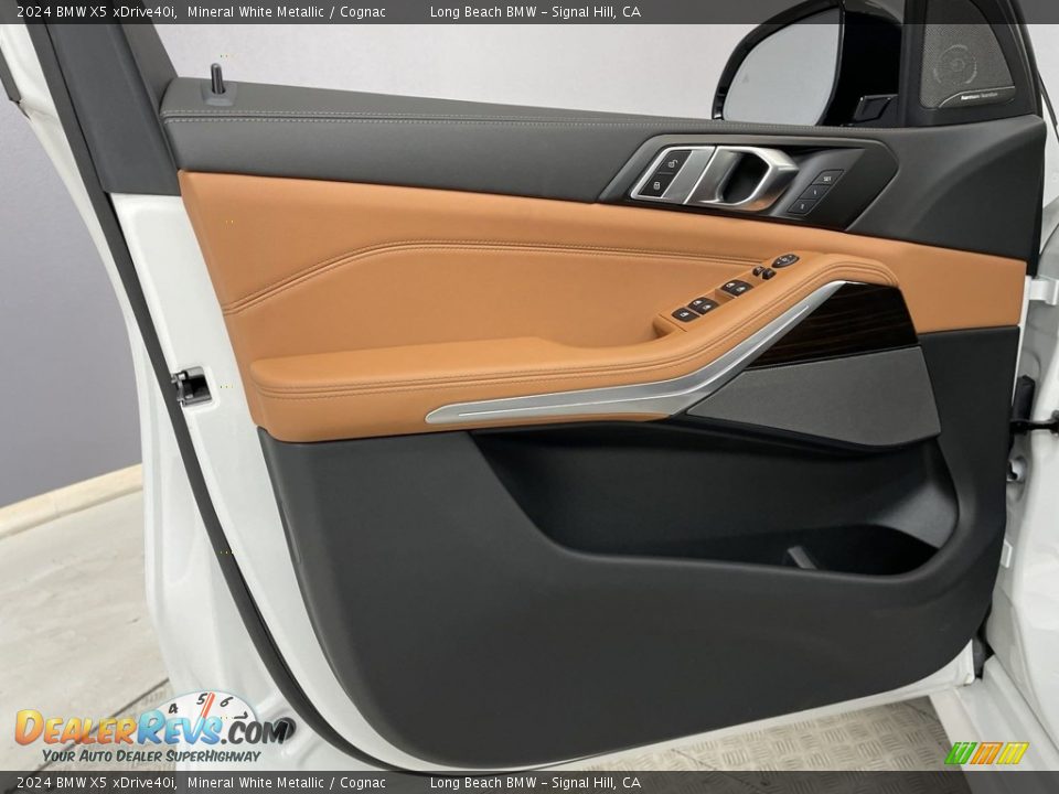 Door Panel of 2024 BMW X5 xDrive40i Photo #10