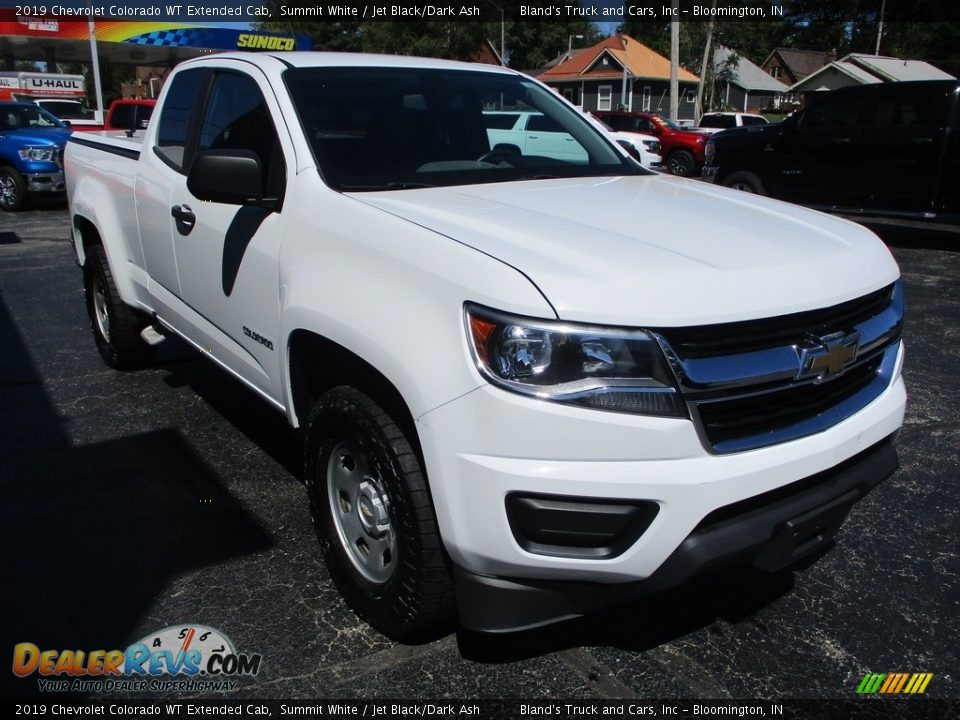 Front 3/4 View of 2019 Chevrolet Colorado WT Extended Cab Photo #5