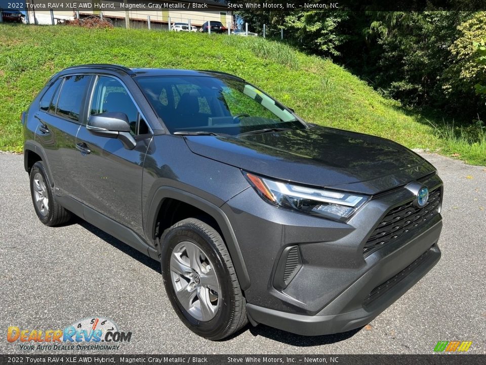 Front 3/4 View of 2022 Toyota RAV4 XLE AWD Hybrid Photo #5