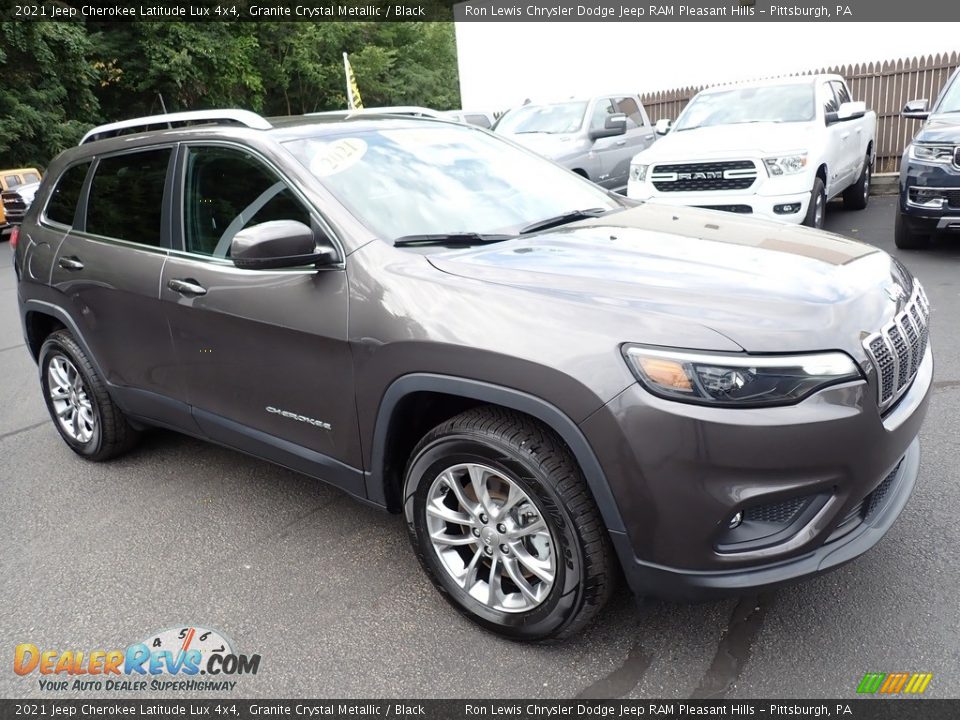 Front 3/4 View of 2021 Jeep Cherokee Latitude Lux 4x4 Photo #8