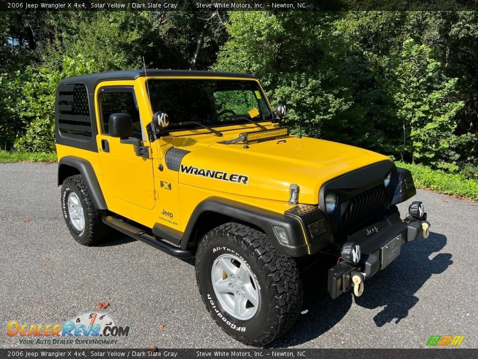 Front 3/4 View of 2006 Jeep Wrangler X 4x4 Photo #4