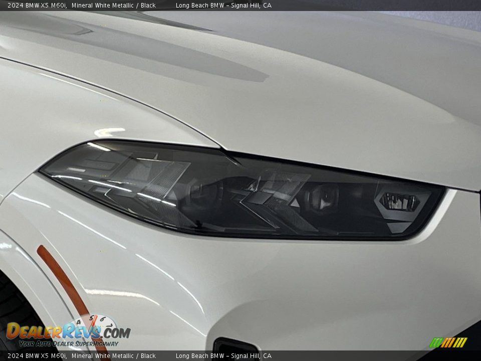 2024 BMW X5 M60i Mineral White Metallic / Black Photo #4