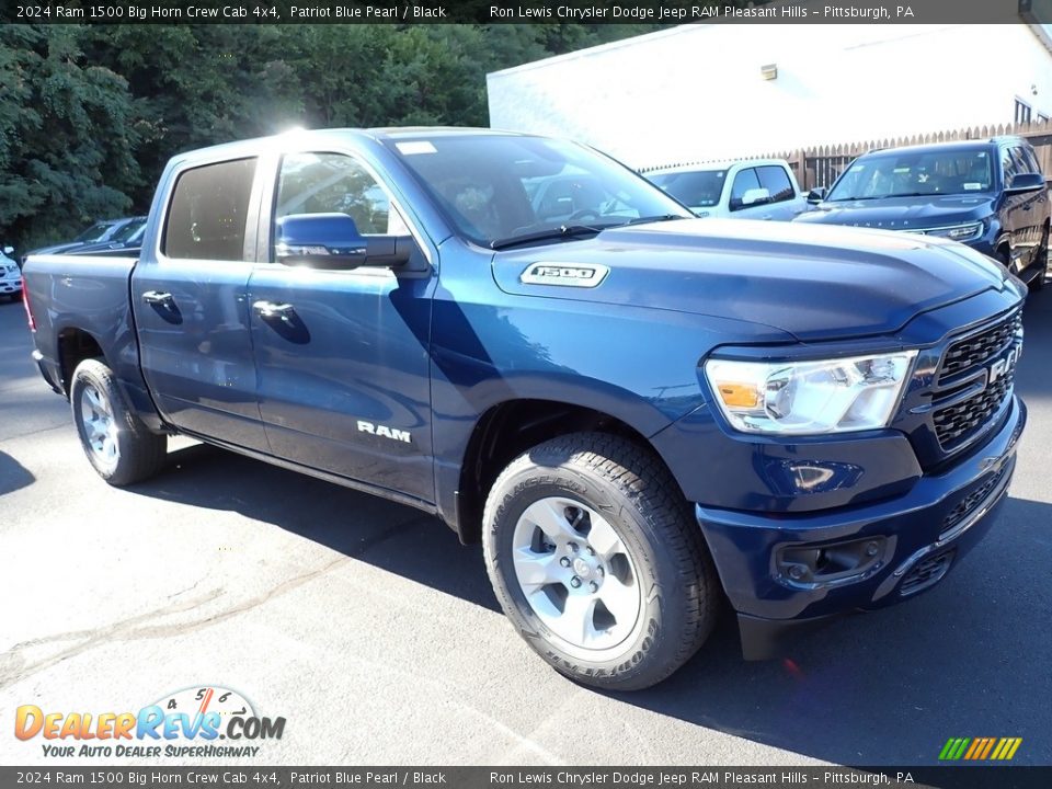 Front 3/4 View of 2024 Ram 1500 Big Horn Crew Cab 4x4 Photo #8