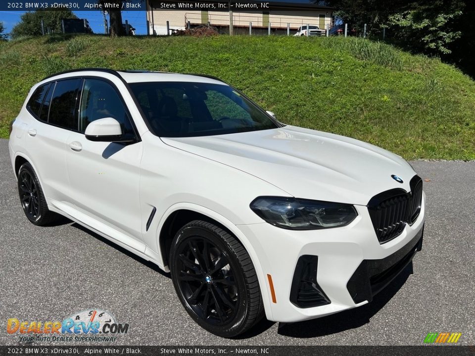 Front 3/4 View of 2022 BMW X3 xDrive30i Photo #6