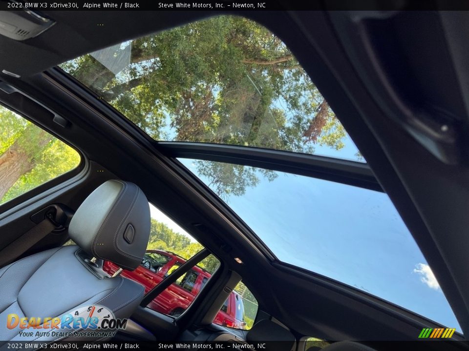 Sunroof of 2022 BMW X3 xDrive30i Photo #30