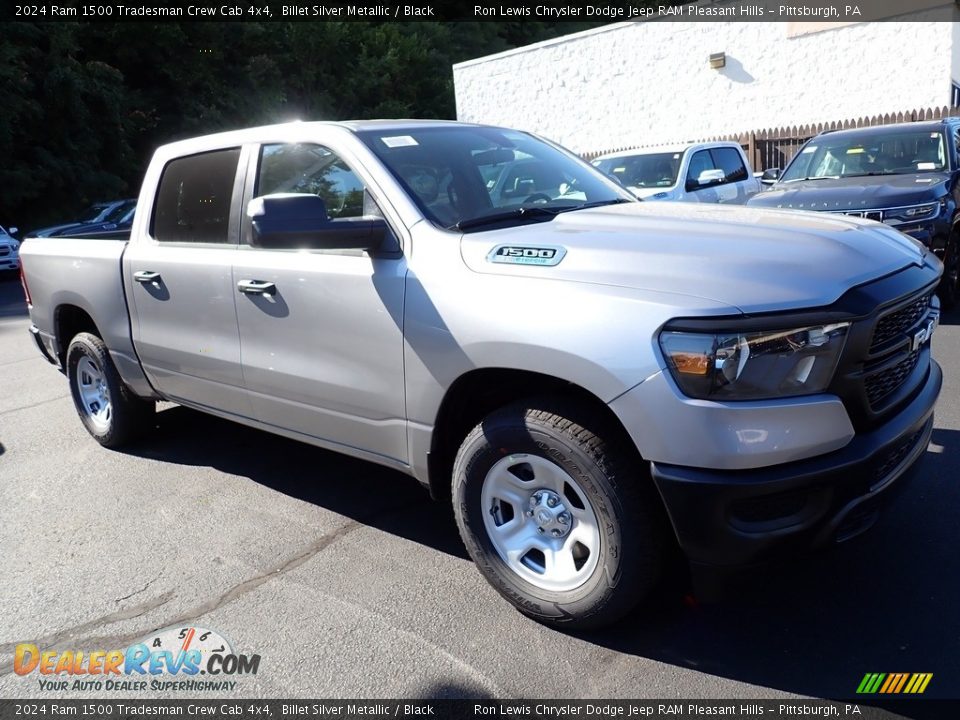 Front 3/4 View of 2024 Ram 1500 Tradesman Crew Cab 4x4 Photo #9