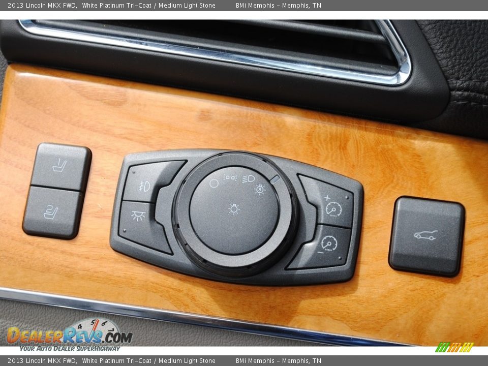 2013 Lincoln MKX FWD White Platinum Tri-Coat / Medium Light Stone Photo #15