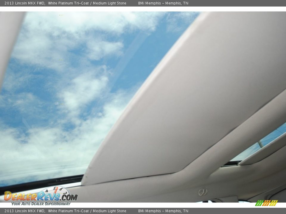 2013 Lincoln MKX FWD White Platinum Tri-Coat / Medium Light Stone Photo #20