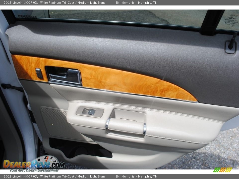 2013 Lincoln MKX FWD White Platinum Tri-Coat / Medium Light Stone Photo #24