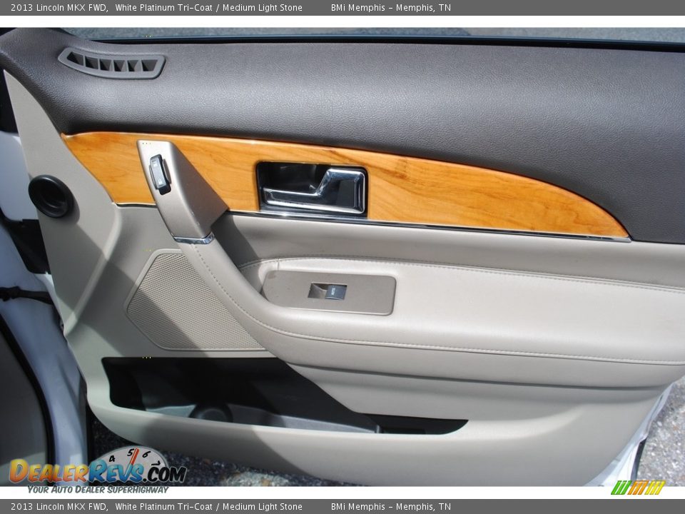 2013 Lincoln MKX FWD White Platinum Tri-Coat / Medium Light Stone Photo #26