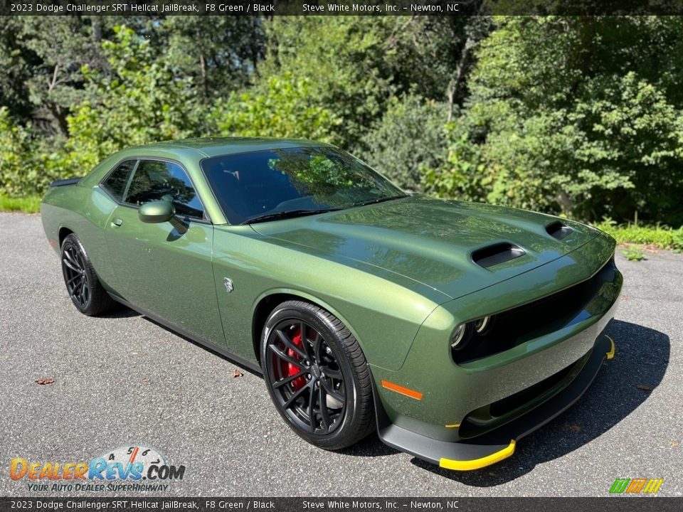 Front 3/4 View of 2023 Dodge Challenger SRT Hellcat JailBreak Photo #4