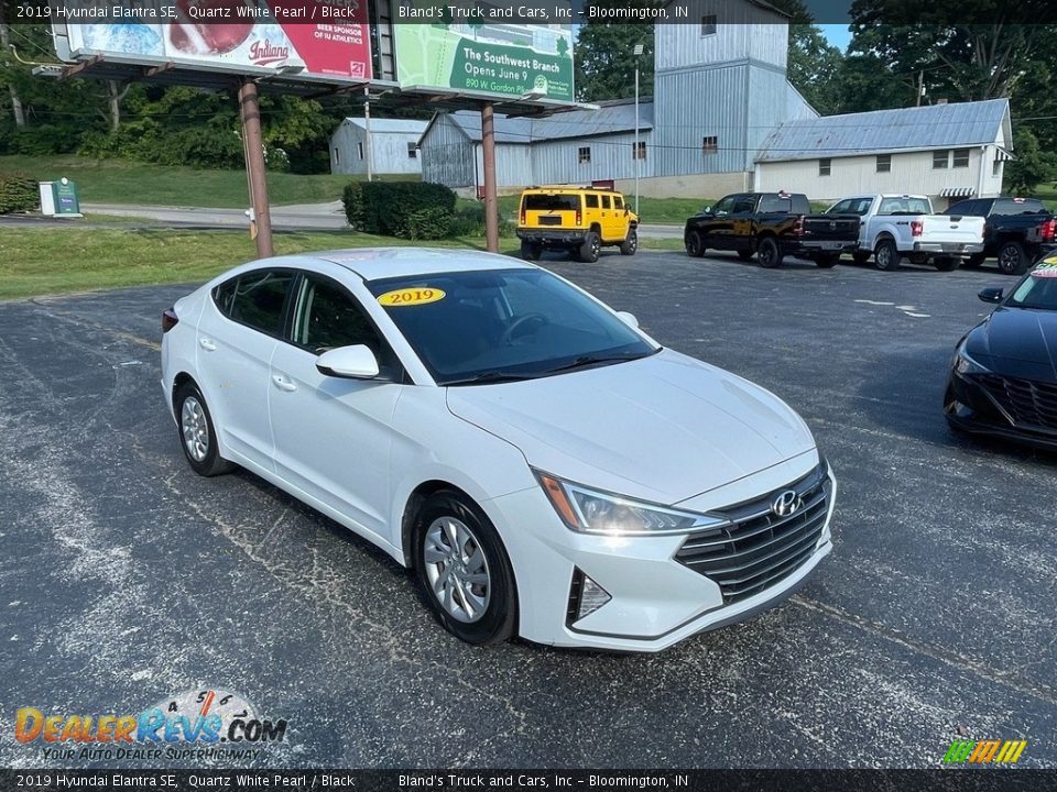 Front 3/4 View of 2019 Hyundai Elantra SE Photo #7