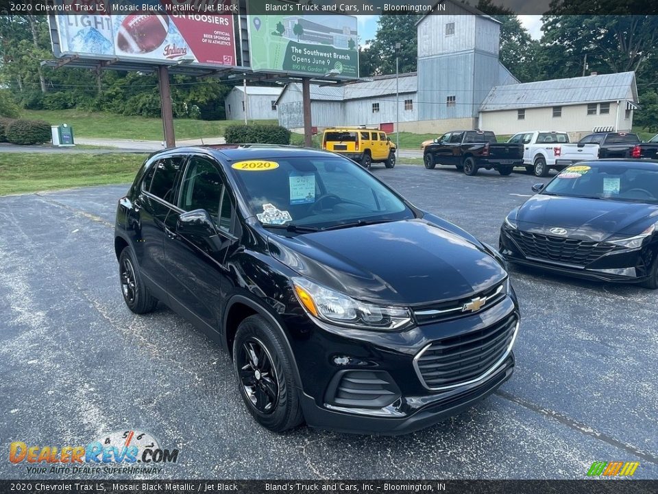 Front 3/4 View of 2020 Chevrolet Trax LS Photo #7