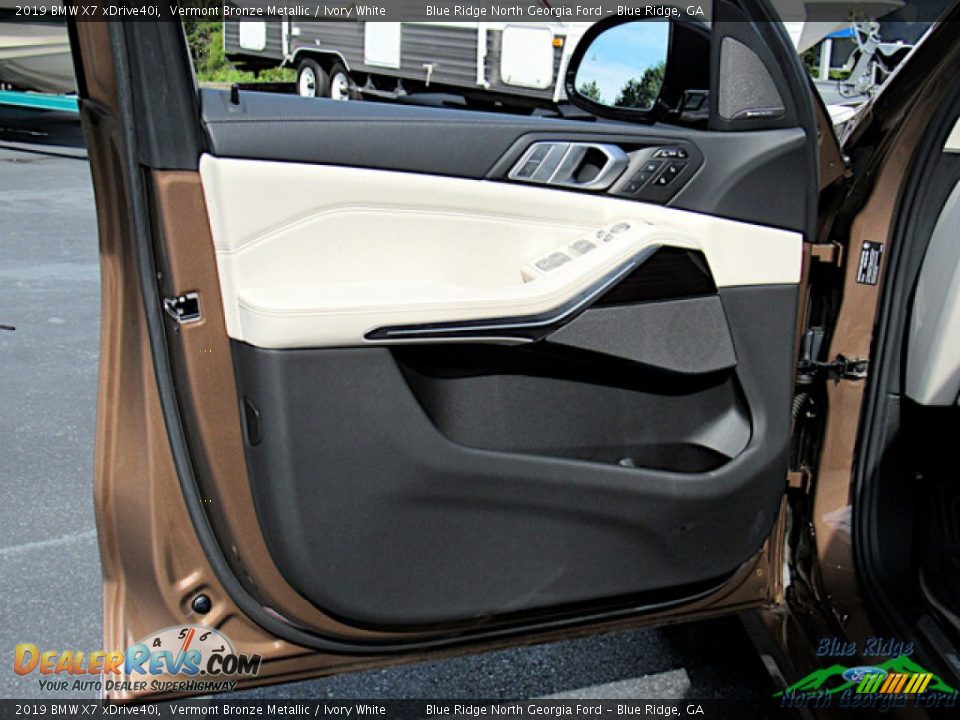 Door Panel of 2019 BMW X7 xDrive40i Photo #10