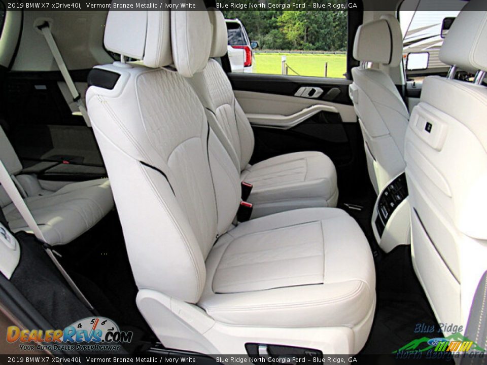 Rear Seat of 2019 BMW X7 xDrive40i Photo #13