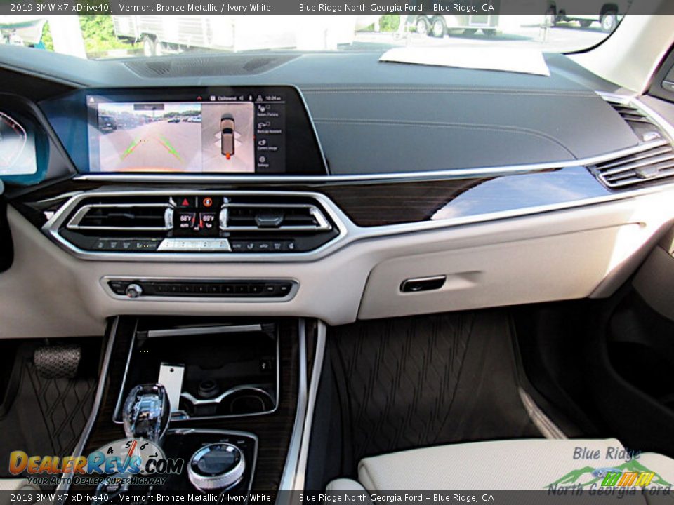 Dashboard of 2019 BMW X7 xDrive40i Photo #17