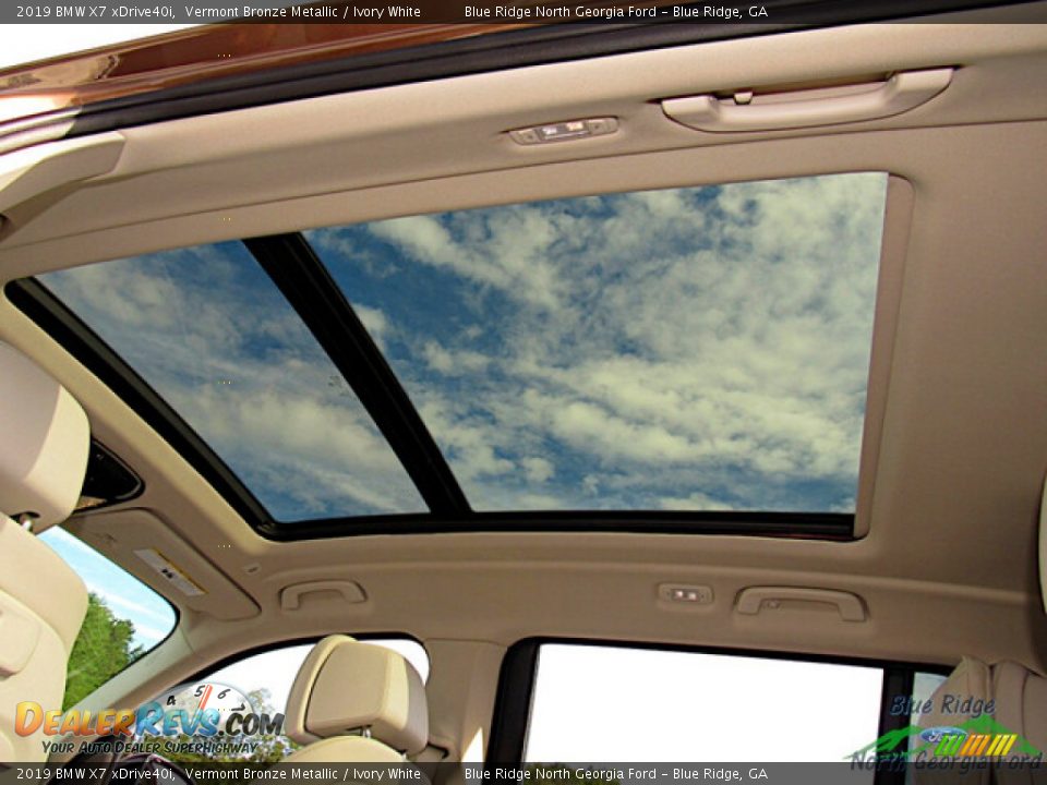 Sunroof of 2019 BMW X7 xDrive40i Photo #23