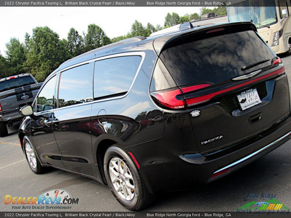 2022 Chrysler Pacifica Touring L Brilliant Black Crystal Pearl / Black/Alloy Photo #28