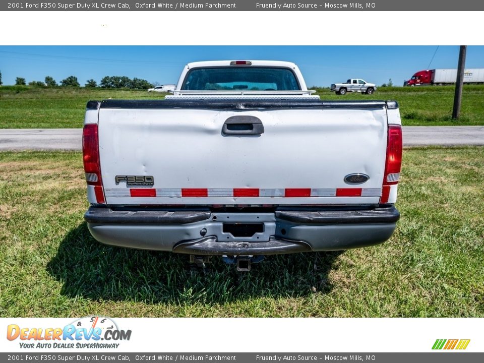 2001 Ford F350 Super Duty XL Crew Cab Oxford White / Medium Parchment Photo #5