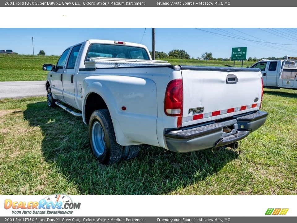 2001 Ford F350 Super Duty XL Crew Cab Oxford White / Medium Parchment Photo #6