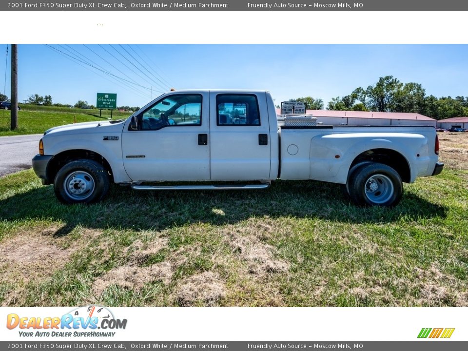 2001 Ford F350 Super Duty XL Crew Cab Oxford White / Medium Parchment Photo #7