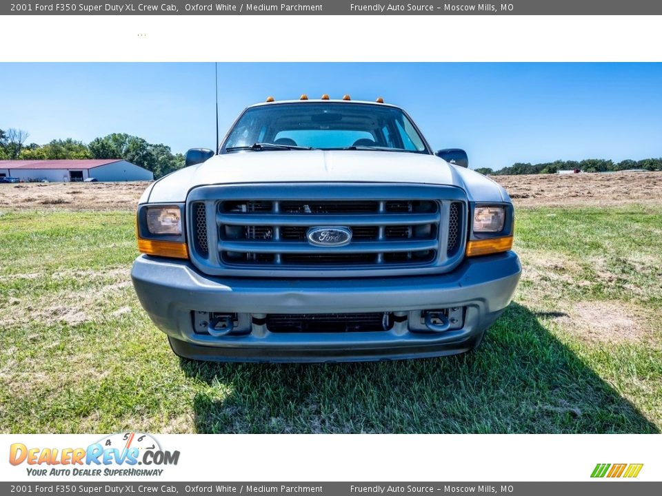 2001 Ford F350 Super Duty XL Crew Cab Oxford White / Medium Parchment Photo #9