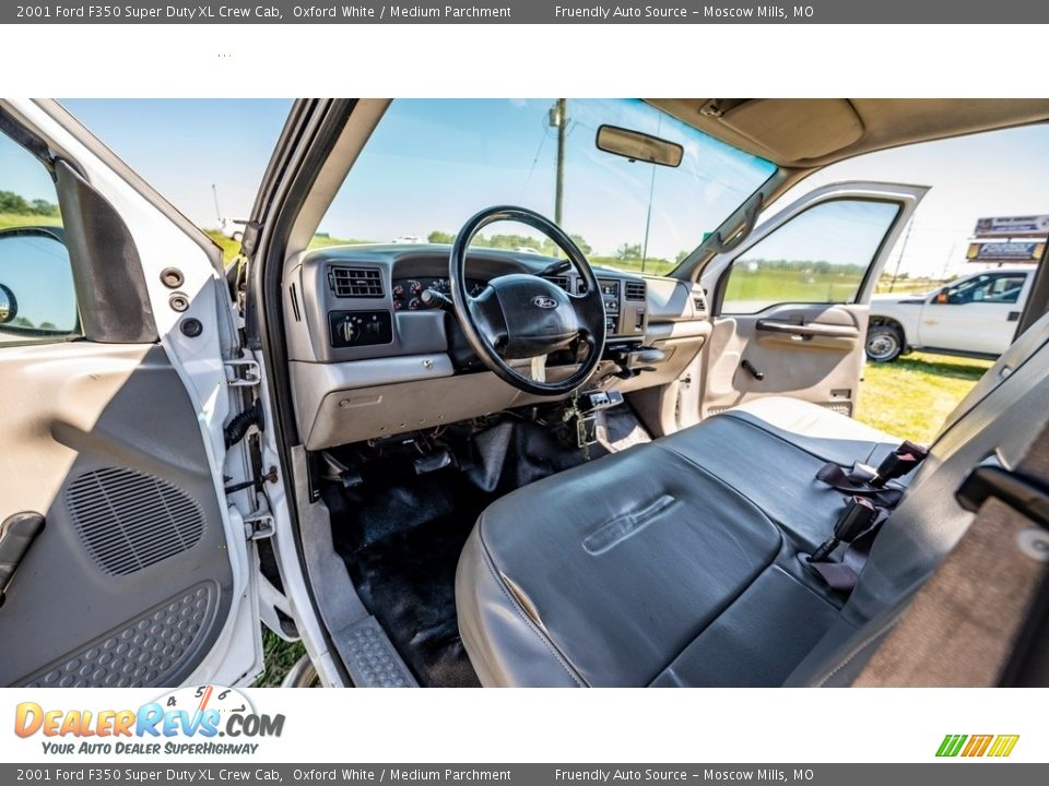 Medium Parchment Interior - 2001 Ford F350 Super Duty XL Crew Cab Photo #19