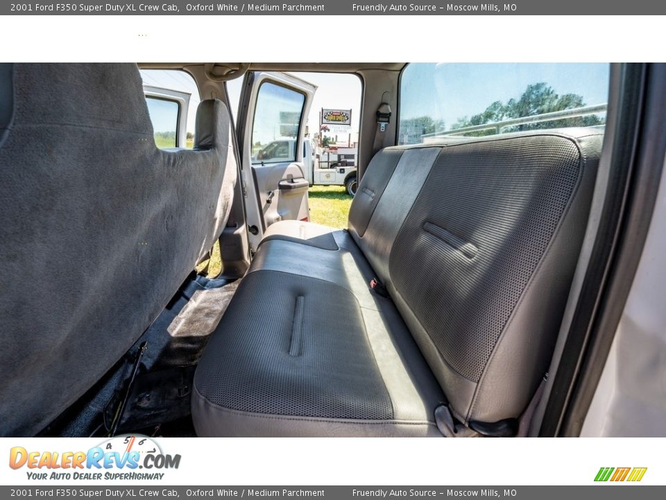 Rear Seat of 2001 Ford F350 Super Duty XL Crew Cab Photo #20