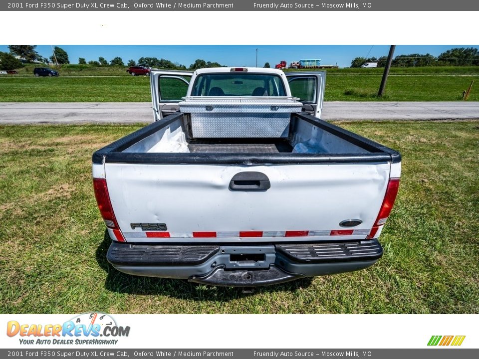 2001 Ford F350 Super Duty XL Crew Cab Oxford White / Medium Parchment Photo #21