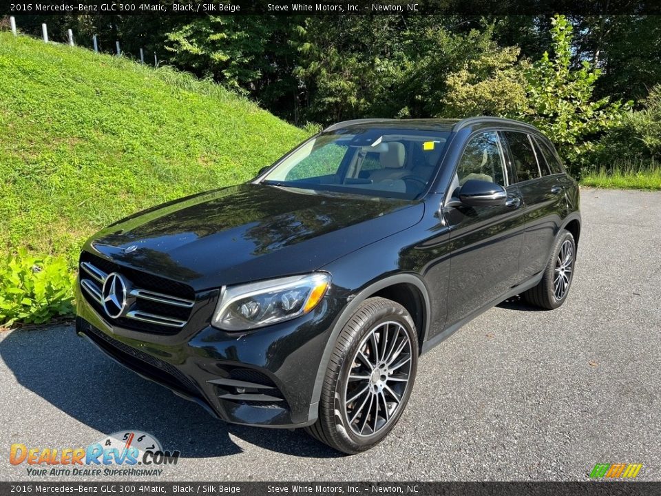 Front 3/4 View of 2016 Mercedes-Benz GLC 300 4Matic Photo #3