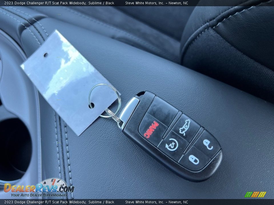 Keys of 2023 Dodge Challenger R/T Scat Pack Widebody Photo #28