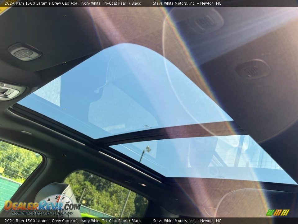 Sunroof of 2024 Ram 1500 Laramie Crew Cab 4x4 Photo #32