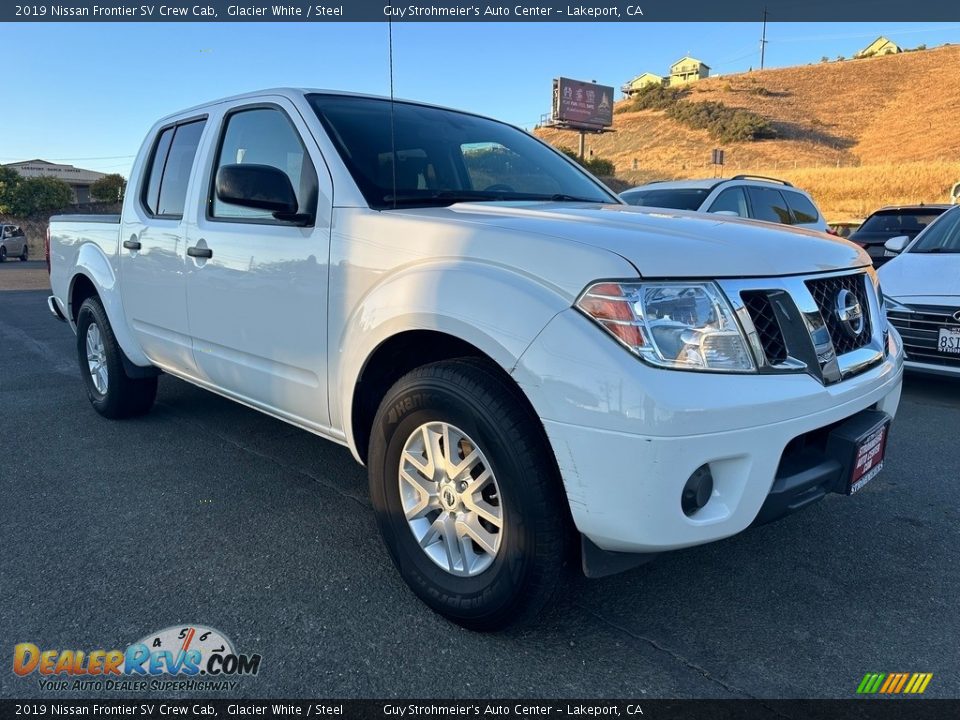 Front 3/4 View of 2019 Nissan Frontier SV Crew Cab Photo #1