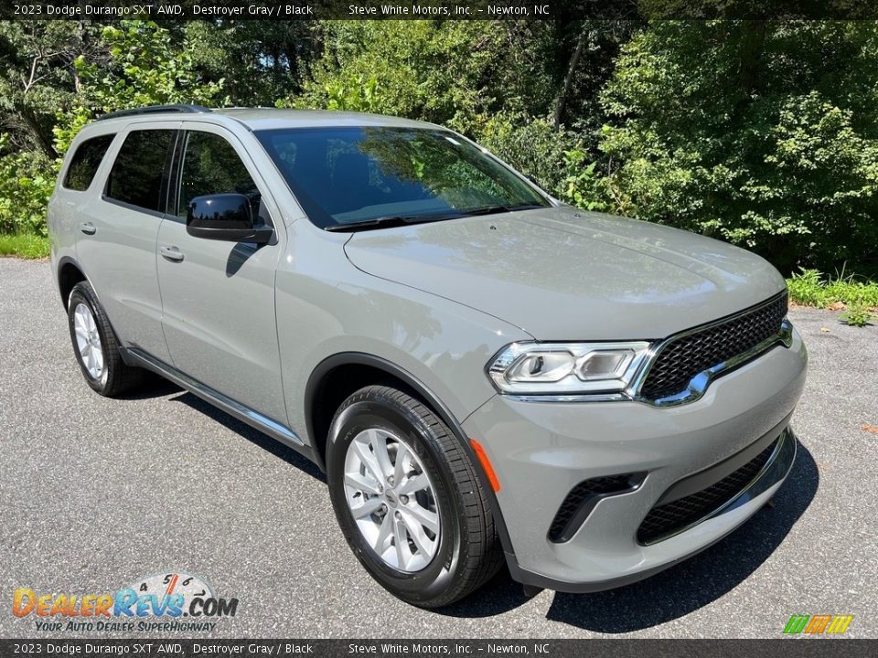 Front 3/4 View of 2023 Dodge Durango SXT AWD Photo #4