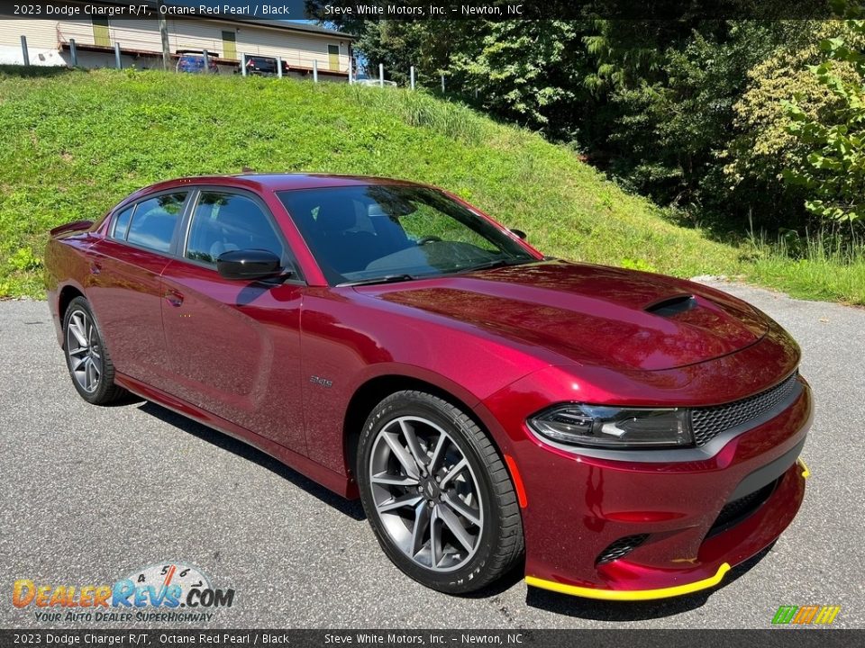 Front 3/4 View of 2023 Dodge Charger R/T Photo #4