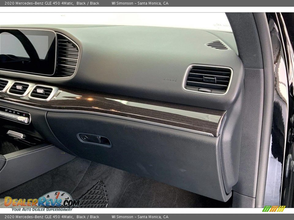 Dashboard of 2020 Mercedes-Benz GLE 450 4Matic Photo #16