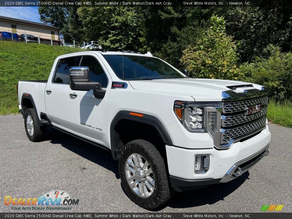 Front 3/4 View of 2020 GMC Sierra 2500HD Denali Crew Cab 4WD Photo #5