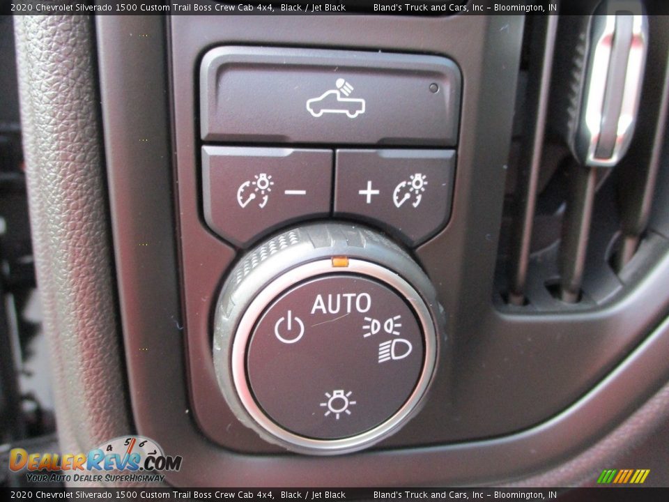 Controls of 2020 Chevrolet Silverado 1500 Custom Trail Boss Crew Cab 4x4 Photo #10