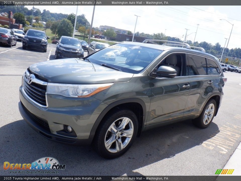 Front 3/4 View of 2015 Toyota Highlander Limited AWD Photo #6