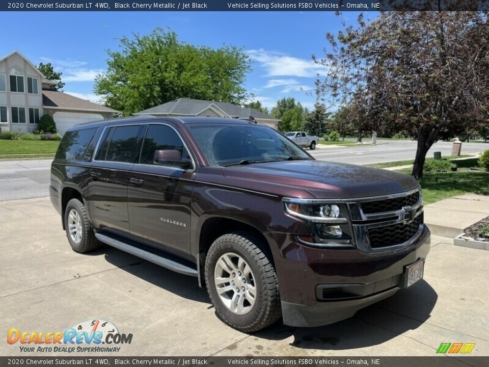 Front 3/4 View of 2020 Chevrolet Suburban LT 4WD Photo #3