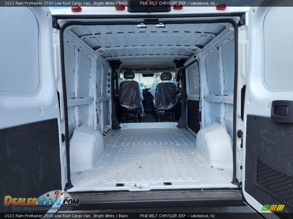2023 Ram ProMaster 2500 Low Roof Cargo Van Bright White / Black Photo #7