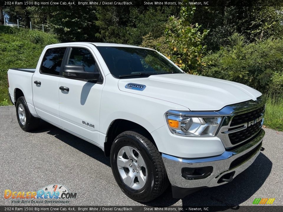 Front 3/4 View of 2024 Ram 1500 Big Horn Crew Cab 4x4 Photo #4