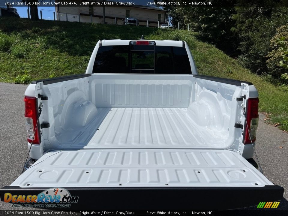 2024 Ram 1500 Big Horn Crew Cab 4x4 Bright White / Diesel Gray/Black Photo #8