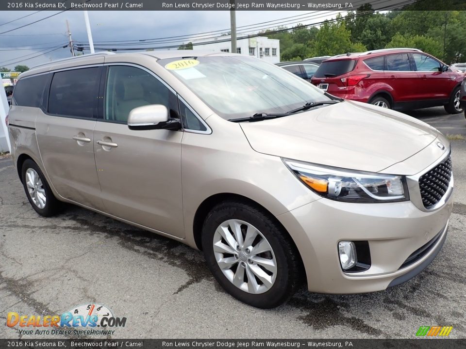 Front 3/4 View of 2016 Kia Sedona EX Photo #8